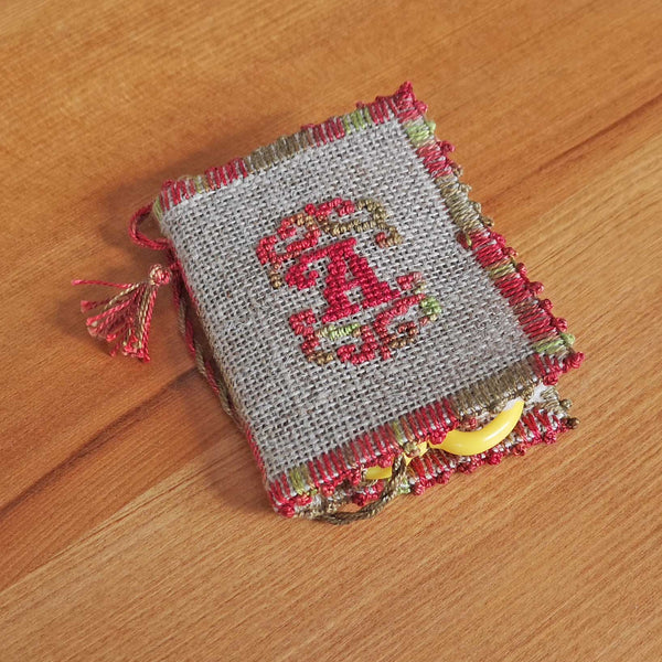 Compact Travel Needlecase - pattern